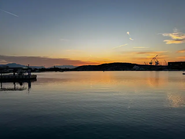 Abendhimmel über der Bucht vor Trogir